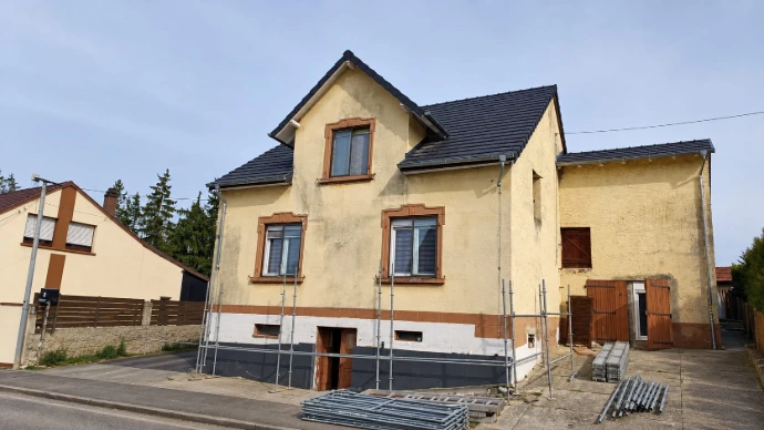 Rénovation extérieure d'une maison individuelle avec travaux de façade